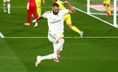 Karim Benzema fue el delantero elegido por Florentino Pérez para reforzar el ataque el Real Madrid en el verano de 2009. Desde entonces, el jugados francés ha marcado 255 goles con el conjunto blanco (entre todas las competiciones) en 524 partidos (0,49 goles por partido). Además, ha asistido en 139 ocasiones. Como él mismo dice, no es un delantero típico. Le gusta más dar el último pase. Su mejor campaña de blanco fue en la temporada 2011-12: firmó 32 goles y dio 19 asistencias en 52 partidos de blanco.