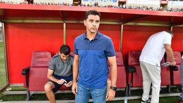 Míchel, entrenador del Huesca, durante un encuentro.