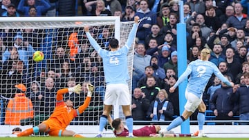 MANCHESTER (United Kingdom), 20/12/2025.- Manchester City's Erling Haaland scores the 1-0 goal during the English Premier League match between Manchester City FC and West Ham United, in Manchester, Britain, 20 December 2025. (Reino Unido) EFE/EPA/ALEX DODD EDITORIAL USE ONLY. No use with unauthorized audio, video, data, fixture lists, club/league logos, 'live' services or NFTs. Online in-match use limited to 120 images, no video emulation. No use in betting, games or single club/league/player publications.