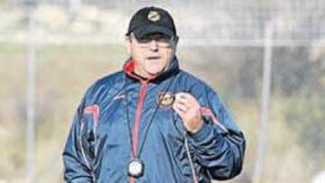 <b>IMPACIENTE. </b>Flores desearía tener ya a varios refuerzos a su disposición.