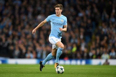 El Barcelona buscó hacerse de los servicios del inglés, pero el fichaje se vino abajo por culpa del Manchester City, que ofreció una gran cantidad de dinero. 