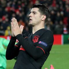 Álvaro Morata deja Instagram tras subir una foto con su padre en el Calderón