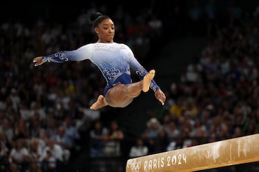 Sin desmerecer a ninguna otra gimnasta, Simone Biles, a pesar de su temprana edad, es historia de este deporte. La estadounidense brilla en cada una de sus actuaciones y así lo demuestran las 11 medallas olímpicas que ha conseguido entre Río 2016, Tokio 2020 y París 2024 y las 29 medallas logradas en los Campeonatos Mundiales de los que ha sido partícipe. 