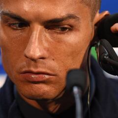 Cristiano Ronaldo luce un reloj de 2M€ en la rueda de prensa