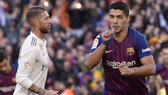 Su&aacute;rez celebra un gol ante la desolaci&oacute;n de Ramos.