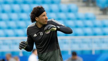 Nápoles desiste definitivamente de Guillermo Ochoa