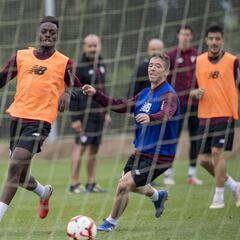 El Athletic aparca hoy los líos ante un osado debutante