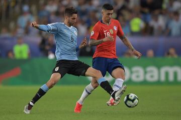 El volante argentino nacionalizado chileno debutó en el fútbol profesional en Atlético Tucumán.