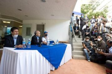 La conferencia de prensa se llevó a cabo con tapabocas. 