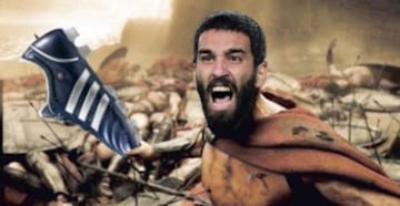 'meme' del lanzamiento de bota de Arda Turan.