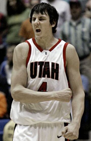 El australiano Andrew Bogut, futuro número 1 del draft, con la Universidad de Utah.