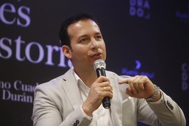 El lateral colombiano de la Juventus, en el día de su cumpleaños 33, presentó en un evento realizado en Medellín la biografia: "Panita, esta es mi historia", en la que cuenta todos los detalles de su vida.