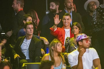 El jugador de la Juventus y su pareja acudieron a los MTV European Music Awards (EMA) en Sevilla, donde disfrutaron de la mejor música actual.