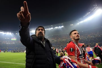 Burgos también estuvo al frente del banquillo rojiblanco en la victoria en la final de la Europa League del 16 de mayo de 2018 ante el Olympique de Marsella.   