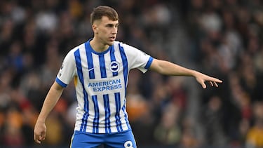 El jugador alemán nacido en el 2004 es hijo del exfutbolista albanés Bujar Gruda. Actualemente defiende la camiseta del Brighton & Hove Albion F.C.,club al que se unió en 2024 procedente del 1. F.S.V. Mainz 05 de la Bundesliga. Es descrito como un extremo con ritmo, regate y poder creativo. Destaca por su capacidad para el uno contra uno, su cambio de ritmo y su habilidad para conducir el balón.
