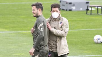 Simeone, junto a Sa&uacute;l en el entrenamiento.
   