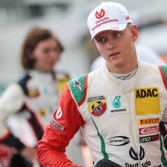 "Si Mick Schumacher quiere venir a Ferrari tiene la alfombra roja"