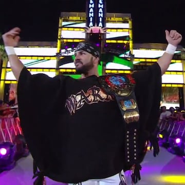 Chavo Guerrero, sobrino de Eddie, compartió ring con su tío al llegar a la WCW en 1994, empresa que con su venta se lo llevó a la WWE junto con otros luchadores.