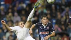 Un avión por el Bernabéu