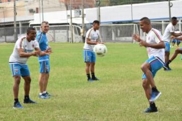 Los jugadores de la Selección Colombia preparan el duelo ante Paraguay.