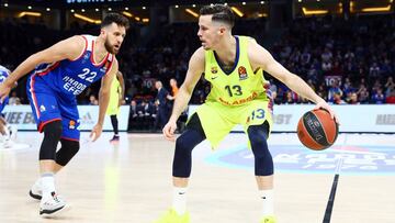 Vasilije Micic frente a Thomas Heurtel, un pulso que puede ser clave en el choque de mañana en el Sinan Erdem Dome de Estambul.