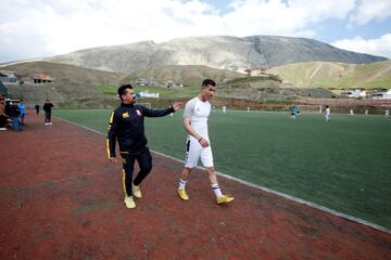 Biwar Abdullah, de 25 años, es un futbolista local kurdo iraquí que se parece o intenta imitar al futbolista de la Juventus, Cristiano Ronaldo. ¿Se parecen?