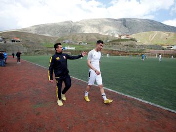 Biwar Abdullah, de 25 años, es un futbolista local kurdo iraquí que se parece o intenta imitar al futbolista de la Juventus, Cristiano Ronaldo. ¿Se parecen?