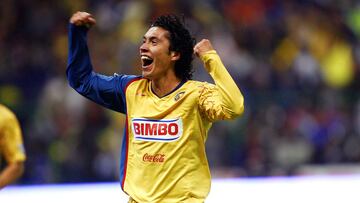 SOCCER/FUTBOL
TORNEO APERTURA 2007
AMERICA VS GUADALAJARA
WEEK 14/SEMANA 14
MEXSPORT DIGITAL IMAGE
28 October 2007:  Action photo of Juan Carlos Silva of America celebrating a goal, during 14 week game of the 2007 Torneo de Apertura 2007./Foto de accion Juan Carlos Silva del America celebrando un gol, durante juego de la semana 14 del Torneo de Apertura 2007. MEXSPORT/MEXSPORT