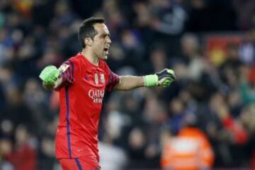 Claudio Bravo ha jugado 300 partidos en Europa.