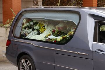 Familiares y amigos despiden de este modo a Quique San Francisco. 