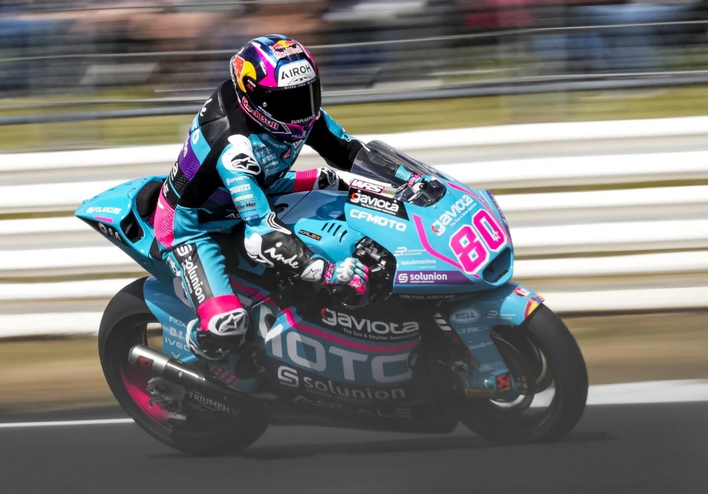 David Alonso se estrena en el podio de Moto2 tras una batalla con Canet en Silverstone; donde acabó ganando Agius.