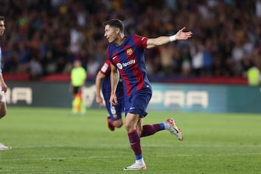 Otro gol del polaco. Cancelo recibe en el área y la pone al punto de penalti, donde Lewandowski remata a placer para poner el empate.