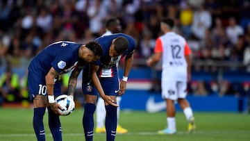 Neymar and Kylian Mbappe discuss a penalty during the match between PSG and Montpellier.