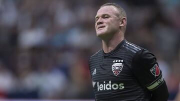 El jugador ingl&eacute;s de DC United no toler&oacute; la marca de su contrincante y lo golpe&oacute; con una especie de codazo que lo mand&oacute; a la lona; el juez le mostr&oacute; la roja