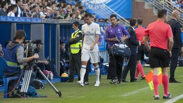 Pepe leaves the field at Mendizarroza