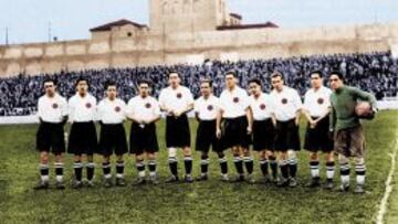 PANTAL&Oacute;N NEGRO El Madrid 1925-26 copi&oacute; de su viaje a Inglaterra el pantal&oacute;n del Corinthians londinense.
 