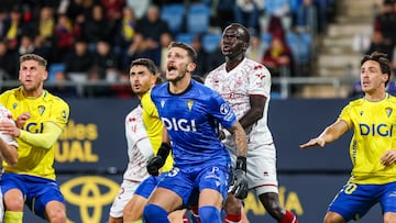 21/12/25 PARTIDO SEGUNDA DIVISION CADIZ - CASTELLON VICTOR AZNAR