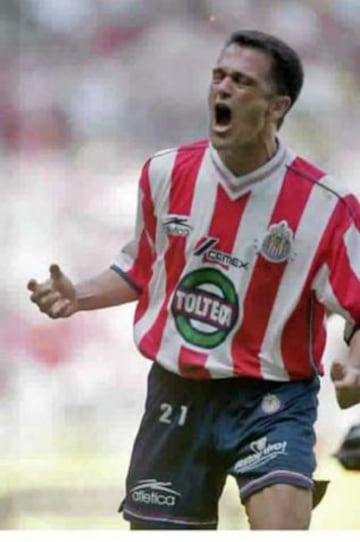 Carlos Hermosillo y su paso por la Chivas.