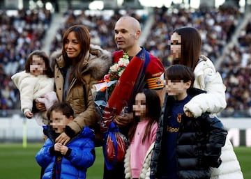 El Clásico en Tokio sirvió para rendir homenaje a Iniesta.