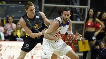 GRA341. LA LAGUNA (TENERIFE), 04/03/2017.- El alero lituano del Iberostar Tenerife Marius Grigonis (i) presiona al alero del Real Madrid Rudy Fernández (d), durante el partido de la 23 jornada de la Liga ACB que se disputa hoy en el Pabellón Santiago Martín de La Laguna (Tenerife). EFE/Cristóbal García
