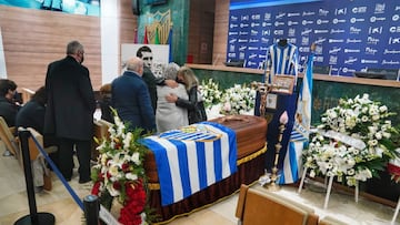 Capilla ardiente en La Rosaleda con los restos mortales de Antonio Benítez.