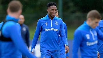 Yerry Mina durante un entrenamiento con el Everton previo a un partido de Premier League