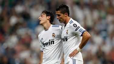 Mesut ?zil y Cristiano Ronaldo durante su etapa en el Real Madrid.