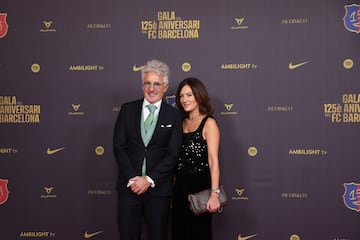 Xavier Puig i Hernández, vocal y directivo responsable del fútbol femenino en la alfombra roja del gran Teatro del Liceu.