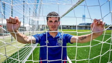 Sergio Camello posa para AS en la Ciudad del Fútbol de Las Rozas.