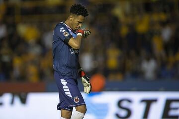 El portero peruano, mundialista en Rusia 2018, poco pudo hacer para evitar el mal torneo de Veracruz. Errores claros del guardameta repercutieron en resultados importantes y por ello ha sido colocado en la lista de transferibles de los Tiburones.