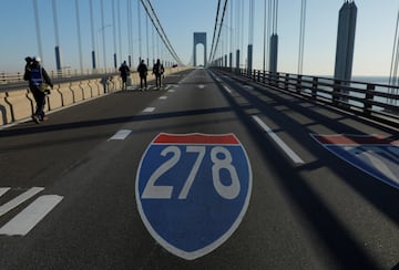 Vista general del Verrazzano-Narrows Bridge antes del comienzo de la carrera. 