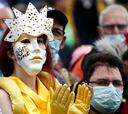 Una máscara de Carnaval entre mascarillas
