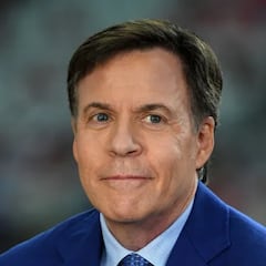 How did baseball fans respond to sports commentating legend Bob Costas’ return to MLB?
