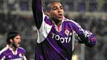 <b>DESEADO</B>. El presidente ha tomado las riendas para que Adriano vista la camiseta del Espanyol el próximo curso.